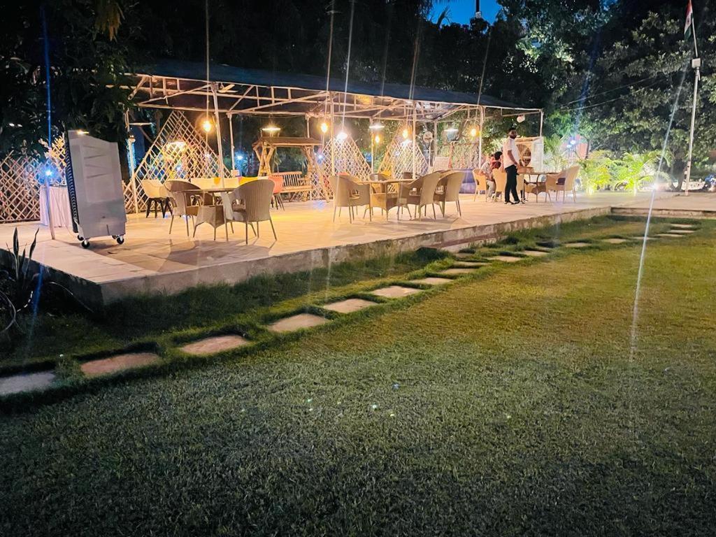 Green Leaf Cafe And Home Stay Greater Noida Exterior foto
